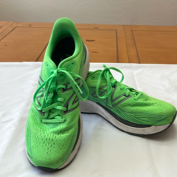 New Balance x860v13. Men’s size 11 4E. Neon Green. They are in EUC. - Picture 1 of 7